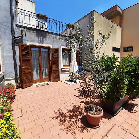 Il Borghetto Di San Giuseppe Etnarooms&apartments Apartment Nicolosi